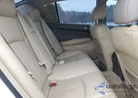 2015 Infiniti Q40 z USA, uszkodzony, nr VIN JN1CV6AR9FM650125